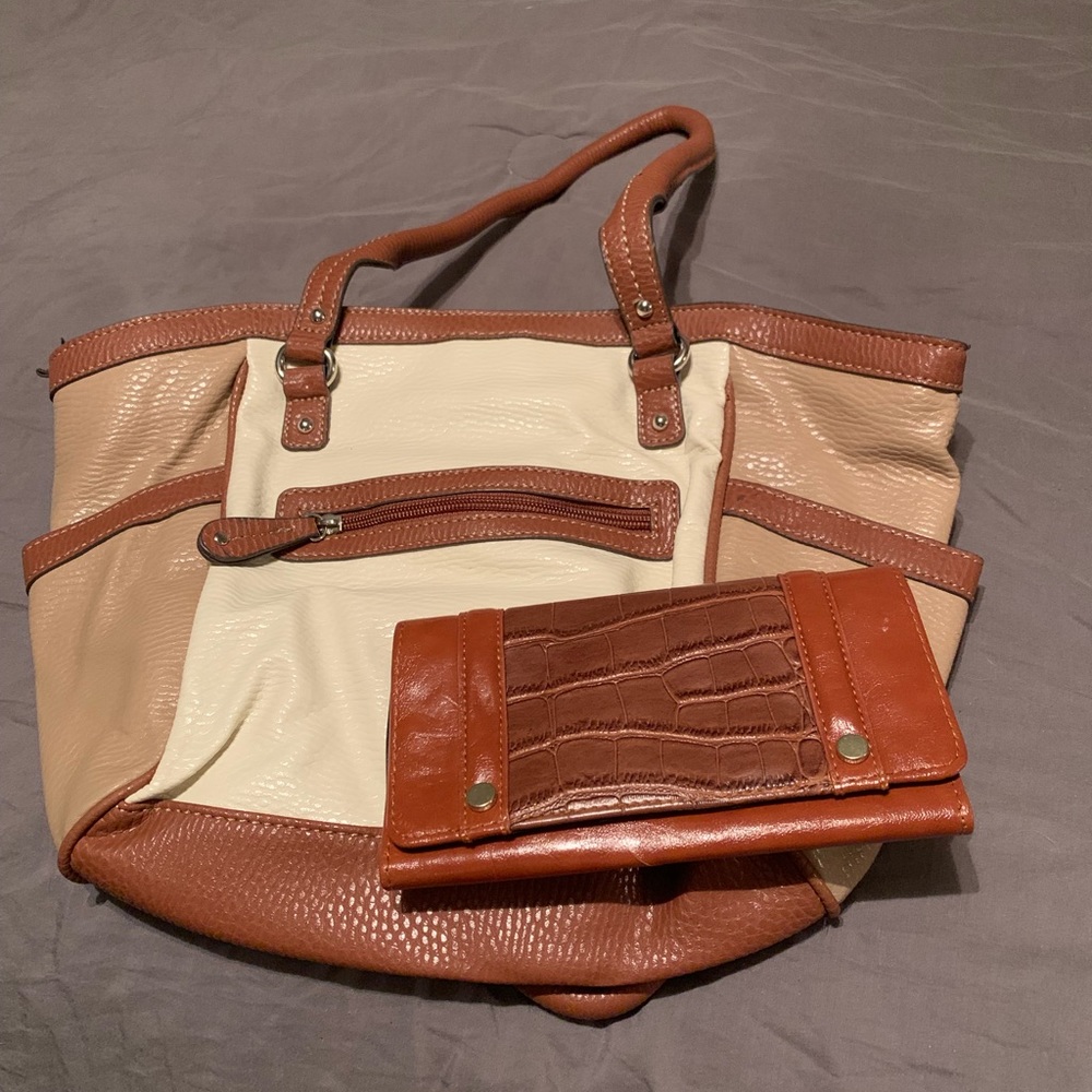 Shoulder purse with wallet. Good condition